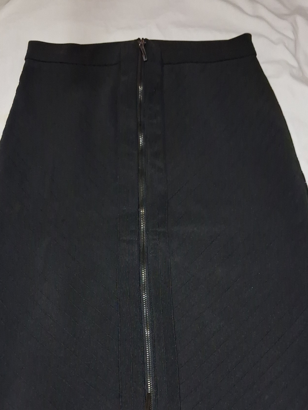 Black Front-Zip Women's Fashion House Skirt 30in Waist 36in Hips
